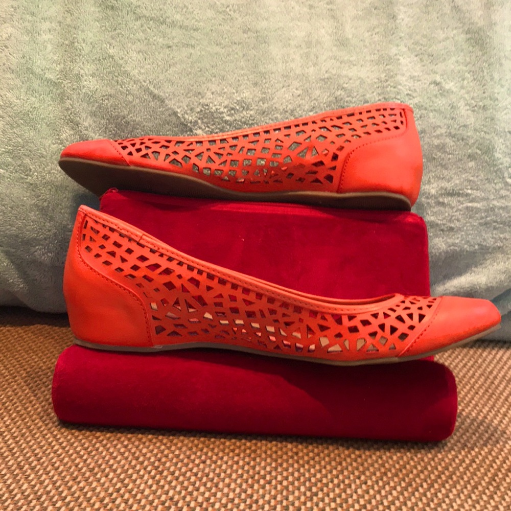 Great looking shoe but hits my bunion wrong.
